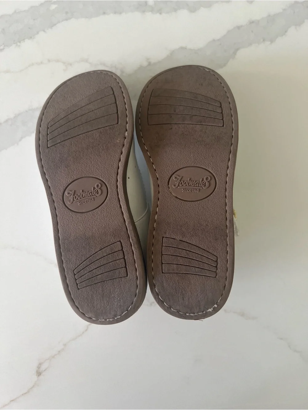 FootMates white strap